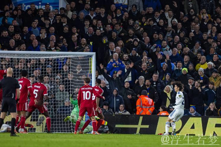 激烈半场对攻 利兹联战平利物浦 激烈半场对攻 利兹联战平利物浦